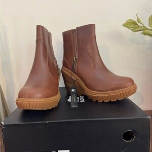 Sorel Tan Ankle Boots with Chunky Sole